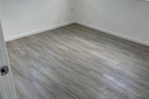Apartamento en alquiler en Miami, Florida, 1 dormitorio № 2078049 - foto 3