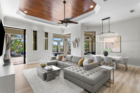 House in Apollo Beach, Florida 4 bedrooms, 380.43 sq.m. № 2378163 - photo 7