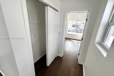 Villa ou maison à louer à Miami Beach, Floride: 2 chambres, 65.03 m2 № 2030688 - photo 7