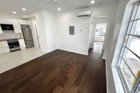 Villa ou maison à louer à Miami Beach, Floride: 2 chambres, 65.03 m2 № 2030688 - photo 5