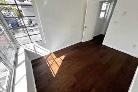 Villa ou maison à louer à Miami Beach, Floride: 2 chambres, 65.03 m2 № 2030688 - photo 9