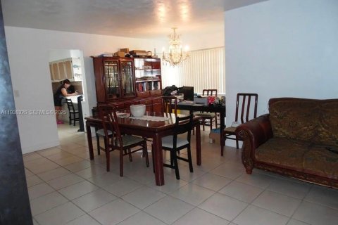 Купить кондоминиум в Майами, Флорида 2 спальни, 103.68м2, № 2053385 - фото 6