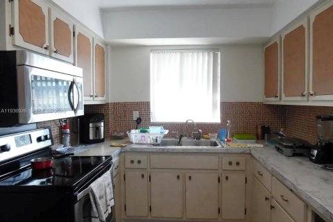 Купить кондоминиум в Майами, Флорида 2 спальни, 103.68м2, № 2053385 - фото 3