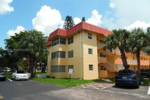 Купить кондоминиум в Майами, Флорида 2 спальни, 103.68м2, № 2053385 - фото 2