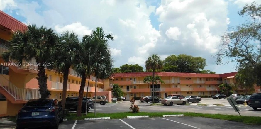 Кондоминиум с 2 спальнями в Майами, Флорида № 2053385