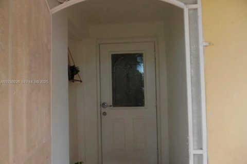 Купить кондоминиум в Майами, Флорида 2 спальни, 103.68м2, № 2053385 - фото 12