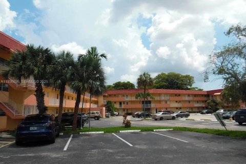 Купить кондоминиум в Майами, Флорида 2 спальни, 103.68м2, № 2053385 - фото 11