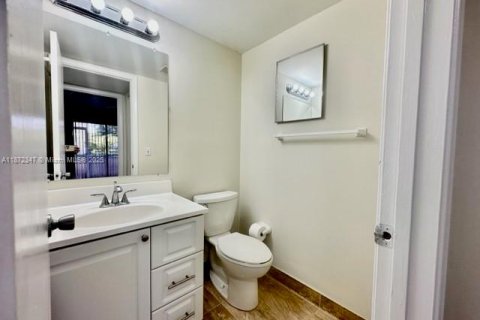 Снять в аренду кондоминиум в Пемброк-Пайнс, Флорида 2 спальни, 88.63м2, № 1922562 - фото 10