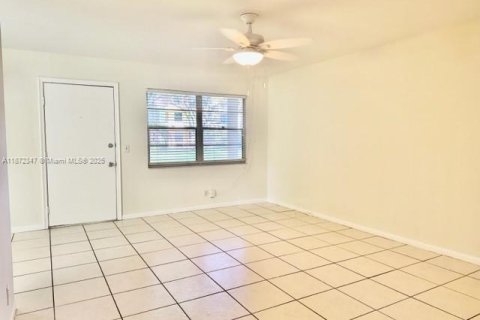 Снять в аренду кондоминиум в Пемброк-Пайнс, Флорида 2 спальни, 88.63м2, № 1922562 - фото 15