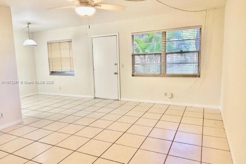 Снять в аренду кондоминиум в Пемброк-Пайнс, Флорида 2 спальни, 88.63м2, № 1922562 - фото 4