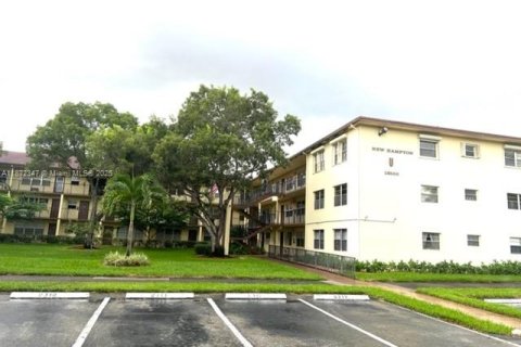 Снять в аренду кондоминиум в Пемброк-Пайнс, Флорида 2 спальни, 88.63м2, № 1922562 - фото 24