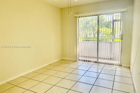 Снять в аренду кондоминиум в Пемброк-Пайнс, Флорида 2 спальни, 88.63м2, № 1922562 - фото 11