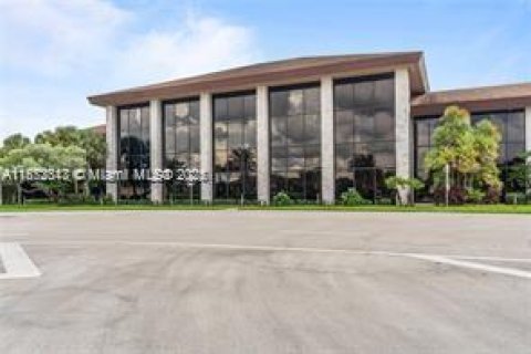 Снять в аренду кондоминиум в Пемброк-Пайнс, Флорида 2 спальни, 88.63м2, № 1922562 - фото 28