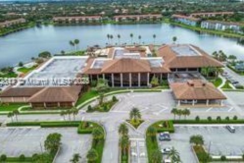 Снять в аренду кондоминиум в Пемброк-Пайнс, Флорида 2 спальни, 88.63м2, № 1922562 - фото 30