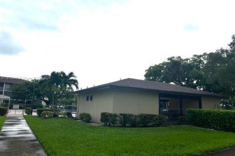 Снять в аренду кондоминиум в Пемброк-Пайнс, Флорида 2 спальни, 88.63м2, № 1922562 - фото 23