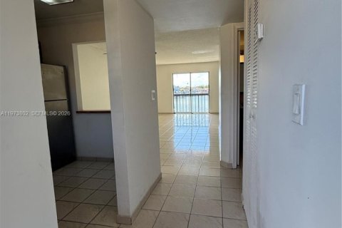 Condo in Hialeah, Florida, 2 bedrooms  № 2041284 - photo 4