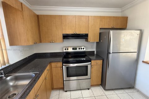 Condo in Hialeah, Florida, 2 bedrooms  № 2041284 - photo 7