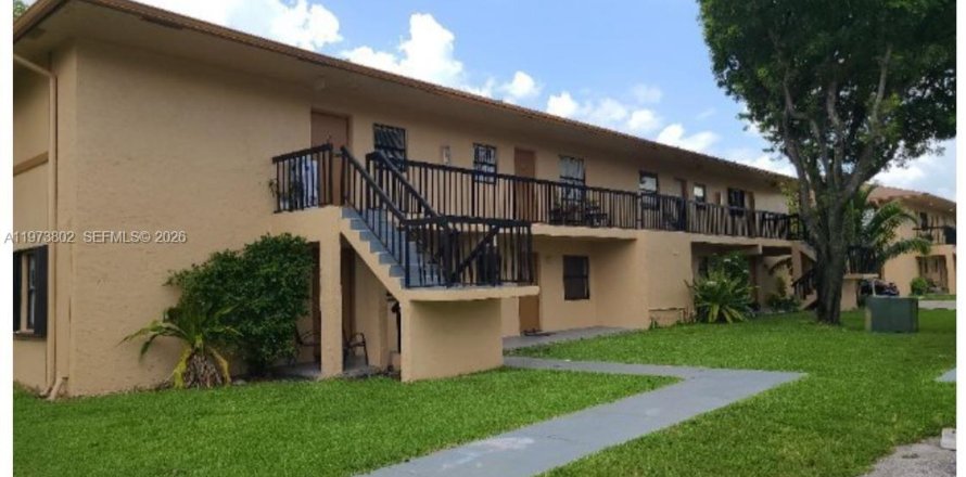 Condo in Hialeah, Florida, 2 bedrooms  № 2041284