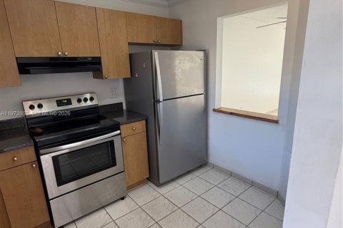 Condo in Hialeah, Florida, 2 bedrooms  № 2041284 - photo 5