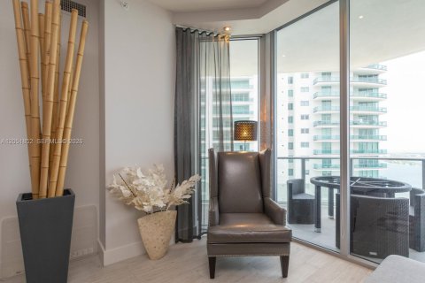 Condominio en alquiler en Miami, Florida, 4 dormitorios, 219.71 m2 № 2172998 - foto 19