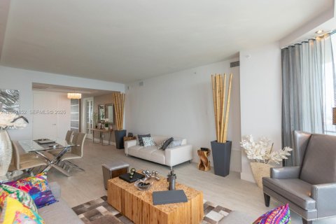 Condominio en alquiler en Miami, Florida, 4 dormitorios, 219.71 m2 № 2172998 - foto 20