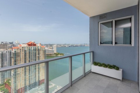 Condominio en alquiler en Miami, Florida, 4 dormitorios, 219.71 m2 № 2172998 - foto 2
