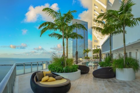 Condominio en alquiler en Miami, Florida, 4 dormitorios, 219.71 m2 № 2172998 - foto 4