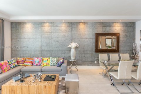 Condominio en alquiler en Miami, Florida, 4 dormitorios, 219.71 m2 № 2172998 - foto 9