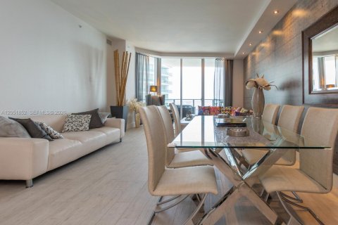 Condominio en alquiler en Miami, Florida, 4 dormitorios, 219.71 m2 № 2172998 - foto 13