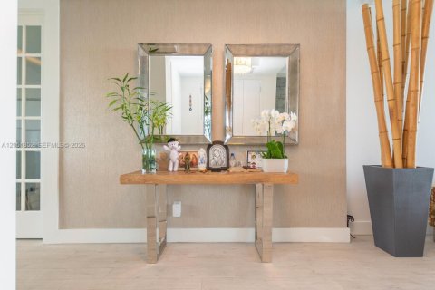 Condominio en alquiler en Miami, Florida, 4 dormitorios, 219.71 m2 № 2172998 - foto 22