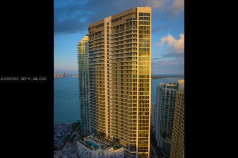 Condominio en alquiler en Miami, Florida, 4 dormitorios, 219.71 m2 № 2172998 - foto 3