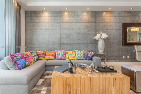 Condominio en alquiler en Miami, Florida, 4 dormitorios, 219.71 m2 № 2172998 - foto 17