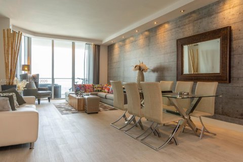 Condominio en alquiler en Miami, Florida, 4 dormitorios, 219.71 m2 № 2172998 - foto 8
