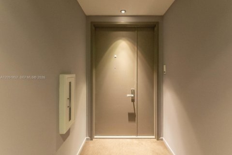 Condominio en alquiler en Miami, Florida, 4 dormitorios, 219.71 m2 № 2172998 - foto 5