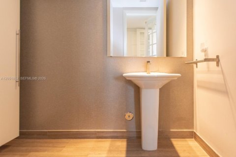 Condominio en alquiler en Miami, Florida, 4 dormitorios, 219.71 m2 № 2172998 - foto 24