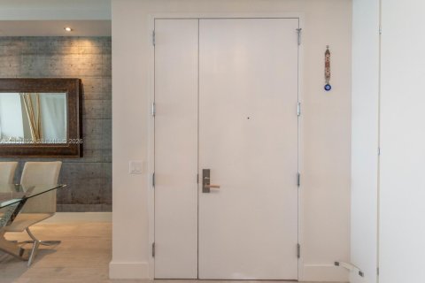 Condominio en alquiler en Miami, Florida, 4 dormitorios, 219.71 m2 № 2172998 - foto 6