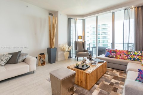 Condominio en alquiler en Miami, Florida, 4 dormitorios, 219.71 m2 № 2172998 - foto 18