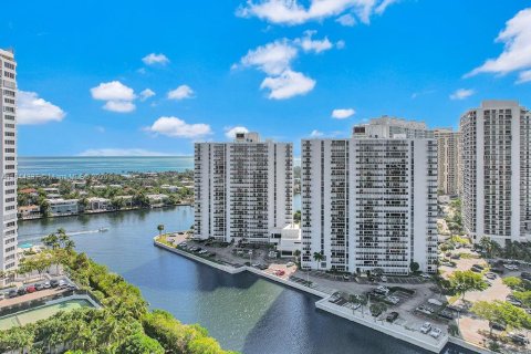 Copropriété à vendre à Aventura, Floride: 2 chambres, 95.04 m2 № 1839600 - photo 1