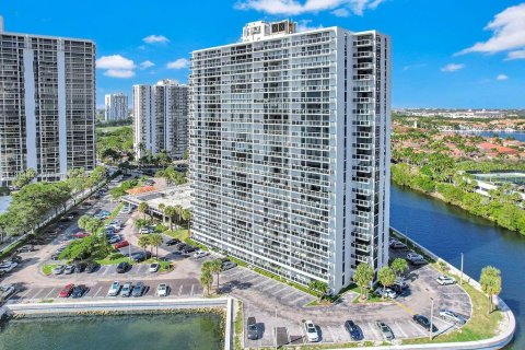 Copropriété à vendre à Aventura, Floride: 2 chambres, 95.04 m2 № 1839600 - photo 9