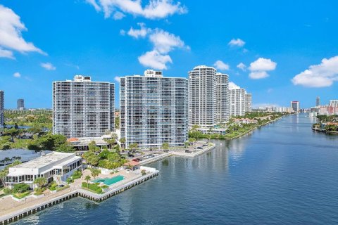 Copropriété à vendre à Aventura, Floride: 2 chambres, 95.04 m2 № 1839600 - photo 10