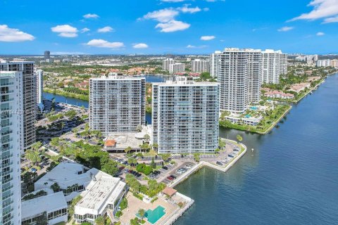 Copropriété à vendre à Aventura, Floride: 2 chambres, 95.04 m2 № 1839600 - photo 12