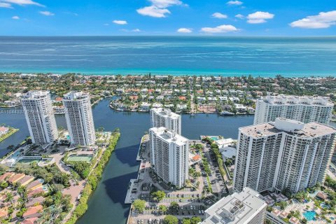 Copropriété à vendre à Aventura, Floride: 2 chambres, 95.04 m2 № 1839600 - photo 2
