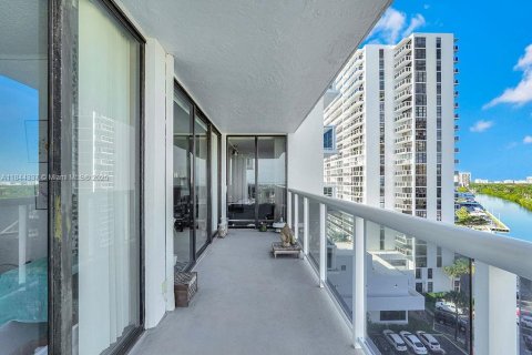 Copropriété à vendre à Aventura, Floride: 2 chambres, 95.04 m2 № 1839600 - photo 27
