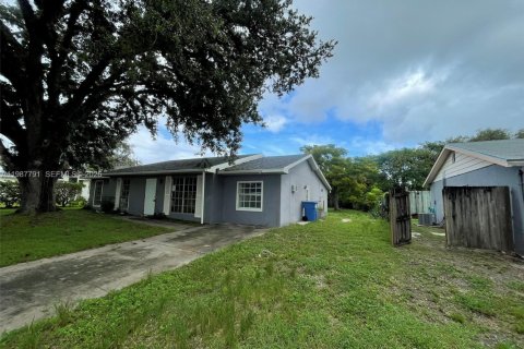 Снять в аренду виллу или дом в Лабель, Флорида 5 спален, 196.21м2, № 2048994 - фото 4