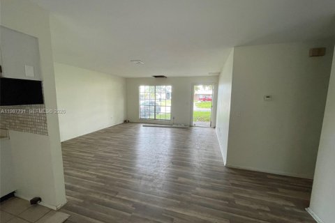 Снять в аренду виллу или дом в Лабель, Флорида 5 спален, 196.21м2, № 2048994 - фото 14