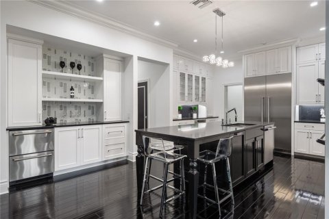 House in Winter Park, Florida 4 bedrooms, 435.06 sq.m. № 2226491 - photo 17
