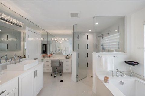 House in Winter Park, Florida 4 bedrooms, 435.06 sq.m. № 2226491 - photo 28