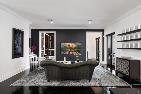 House in Winter Park, Florida 4 bedrooms, 435.06 sq.m. № 2226491 - photo 11