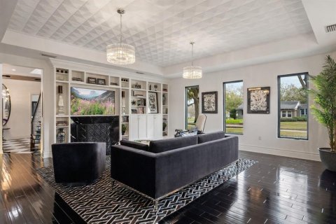 House in Winter Park, Florida 4 bedrooms, 435.06 sq.m. № 2226491 - photo 22
