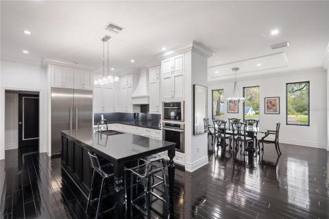 House in Winter Park, Florida 4 bedrooms, 435.06 sq.m. № 2226491 - photo 15